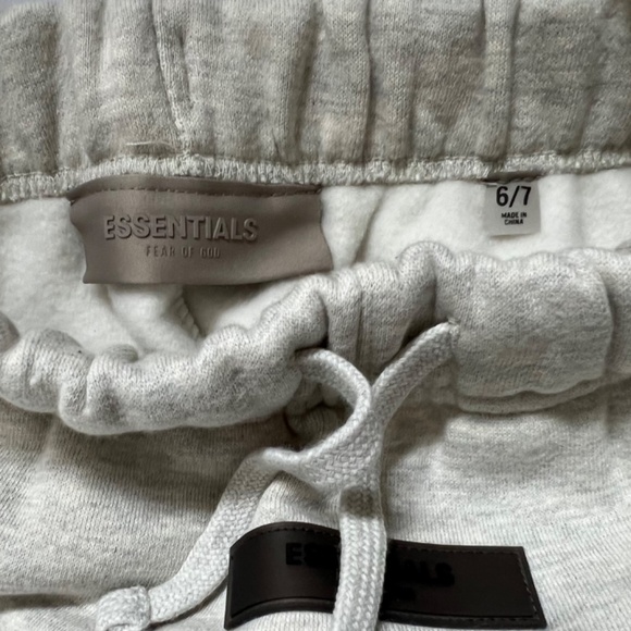 Fear of God Essentials Kids “Light Oatmeal” 1977 Relaxed Lounge Pants Size S - Picture 8 of 11